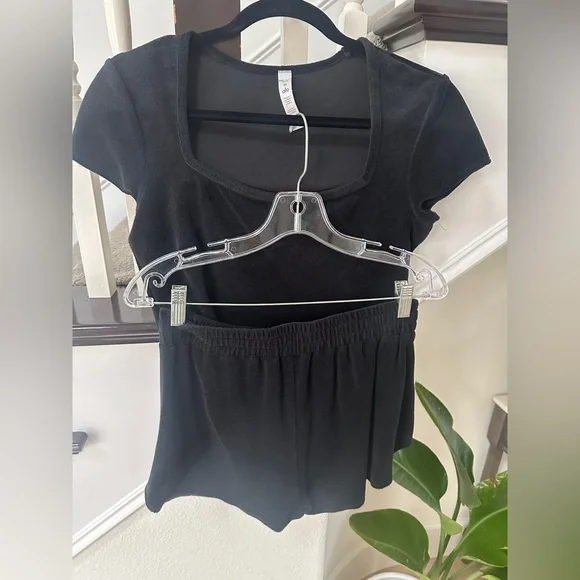 ALO Yoga Black Top and Bottom Set Size M , Terry Beachside Style - Picture 4 of 5